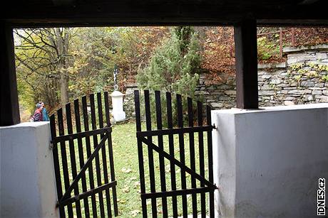 Vstup do hornické kaple ve vísce Švařec